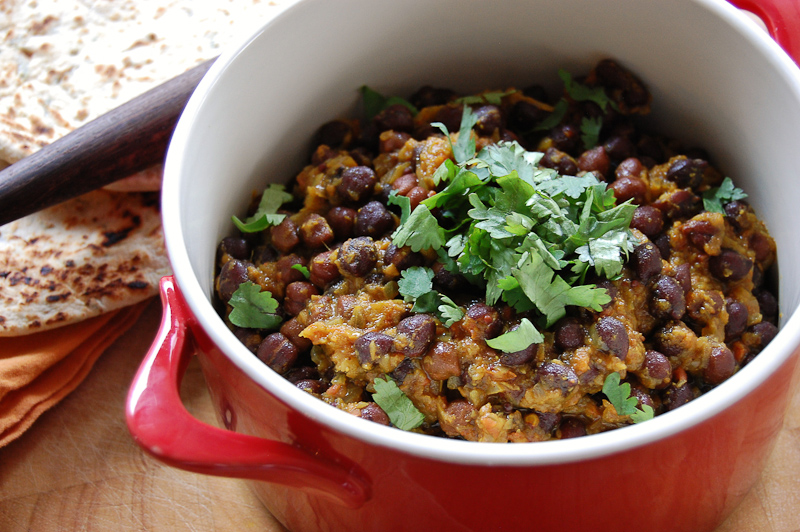 Черный карри. Кали масала. Egg Chana Curry. Black Beans.