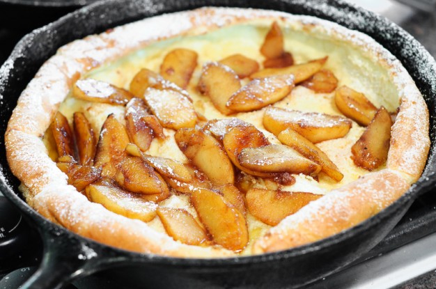 Dutch Baby With Sauteed Apples (Giant Oven-Baked Pancakes 