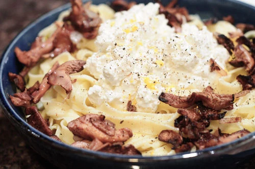 Fresh Fettucini with Hedgehog or Shiitake Mushrooms and Ricotta - Quick and Easy Recipe