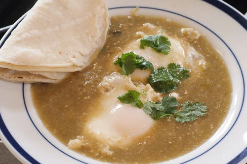Huevos Ahogados En Salsa Verde - "Drowned Eggs" - Recipe
