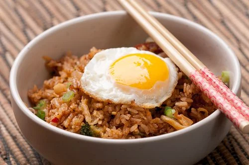 Kimchi Fried Rice (Kimchi Bokkeumbap) - Recipe