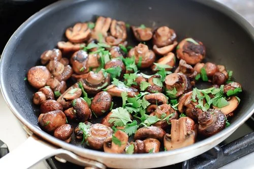 Hongos en Escabeche - Mushrooms Sauteed with Sherry Vinegar - Recipe
