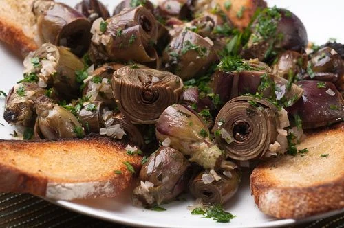 Artichaut Marinières - Artichokes Cooked in White Wine and Garlic - Recipe